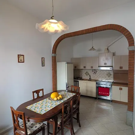 Appartamento Rocca Di Caprileone * ラ・ロッカ