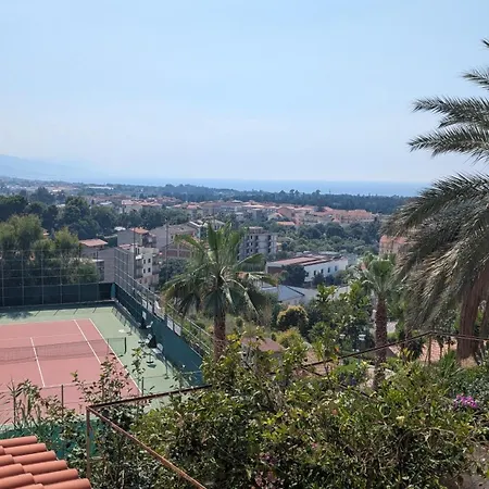 別荘 Appartamento Rocca Di Caprileone ラ・ロッカ