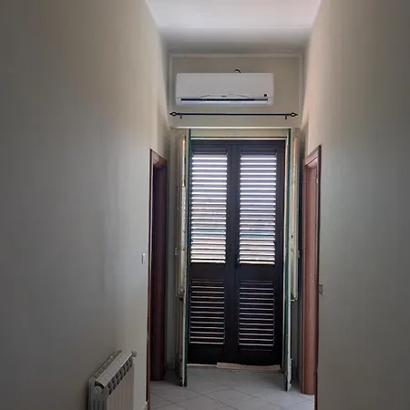 Appartamento Rocca Di Caprileone * ラ・ロッカ